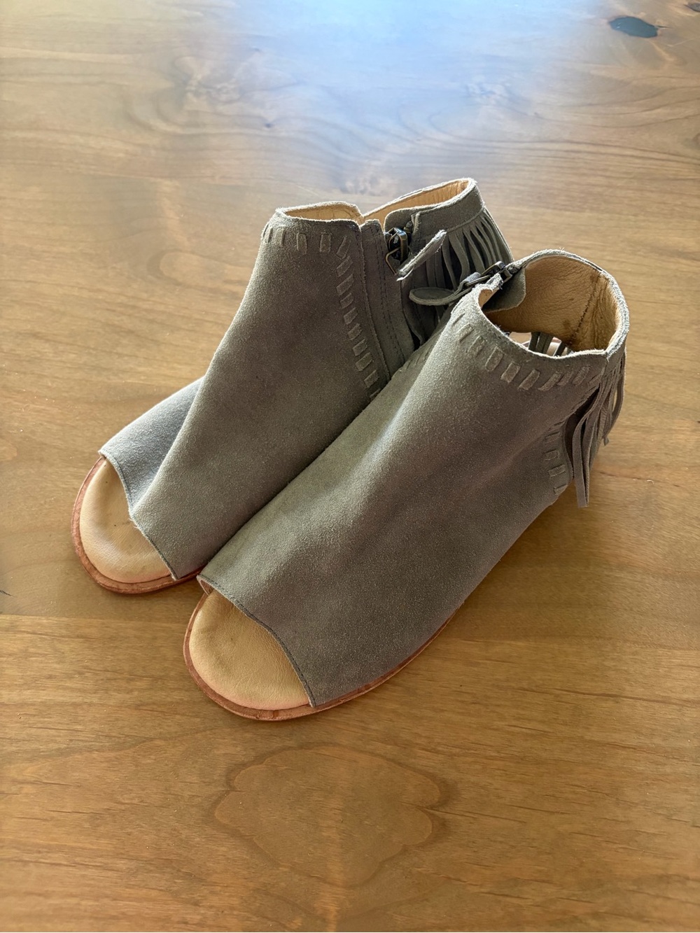 Gee’Wawa Suede Fringe Peep-Toe Ankle Booties – Size 7 - Picture 2 of 7